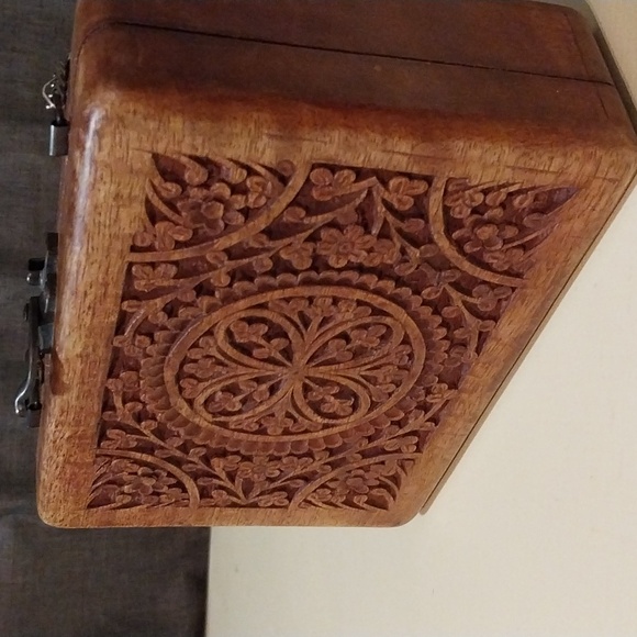 Earthbound Wooden Engraved Purse - Picture 5 of 7